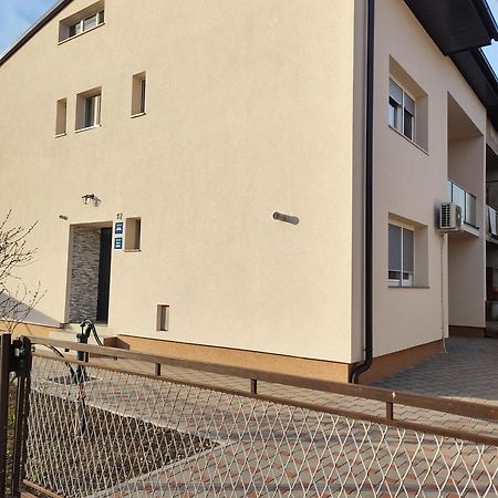 Happy Apartment Karlovac Exterior photo